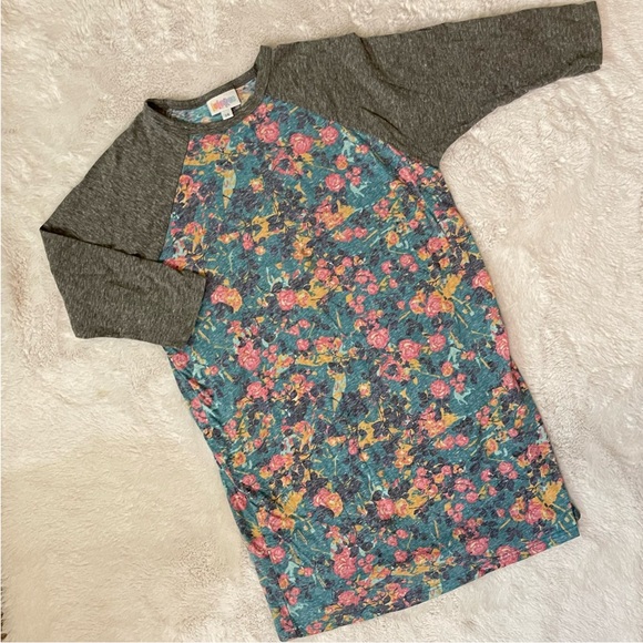 💐LULAROE SLOAN FLORAL VINTAGE LOOK TOP💐 - Picture 4 of 8